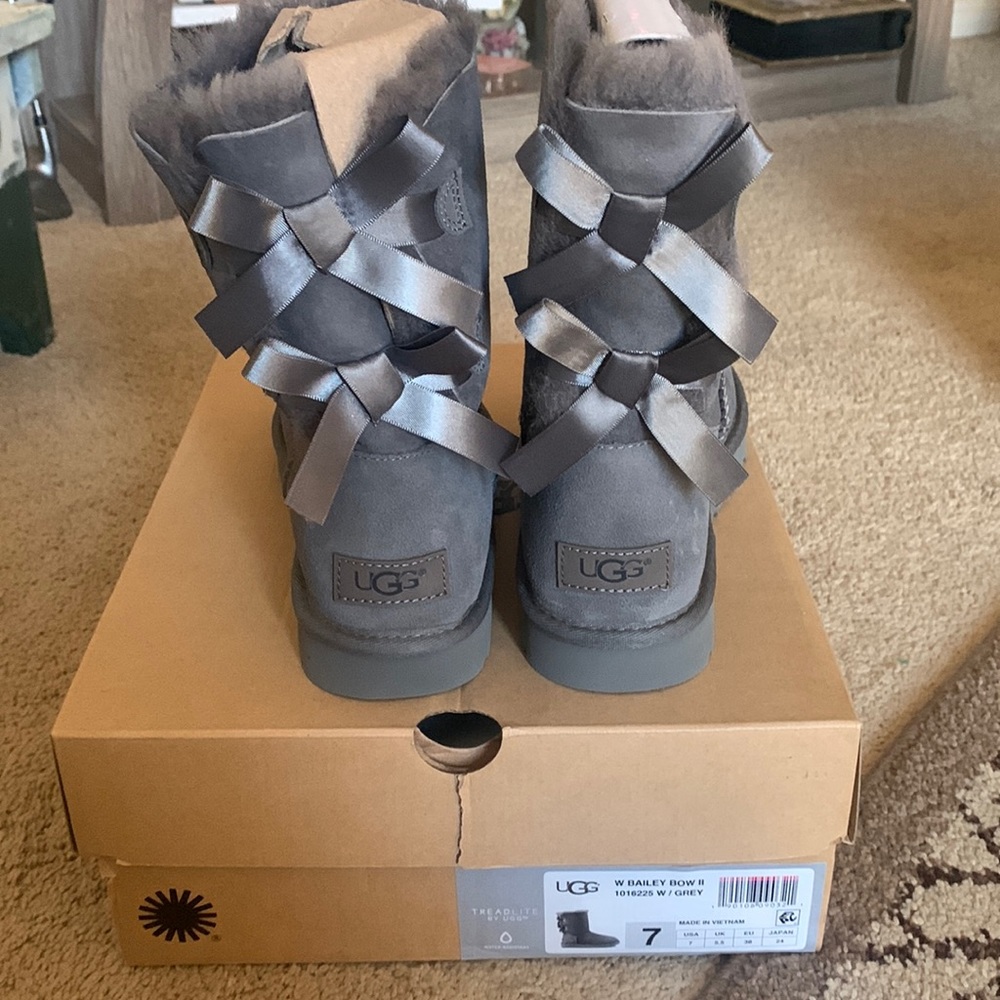 Brand new never worn UGG Bailey Boots